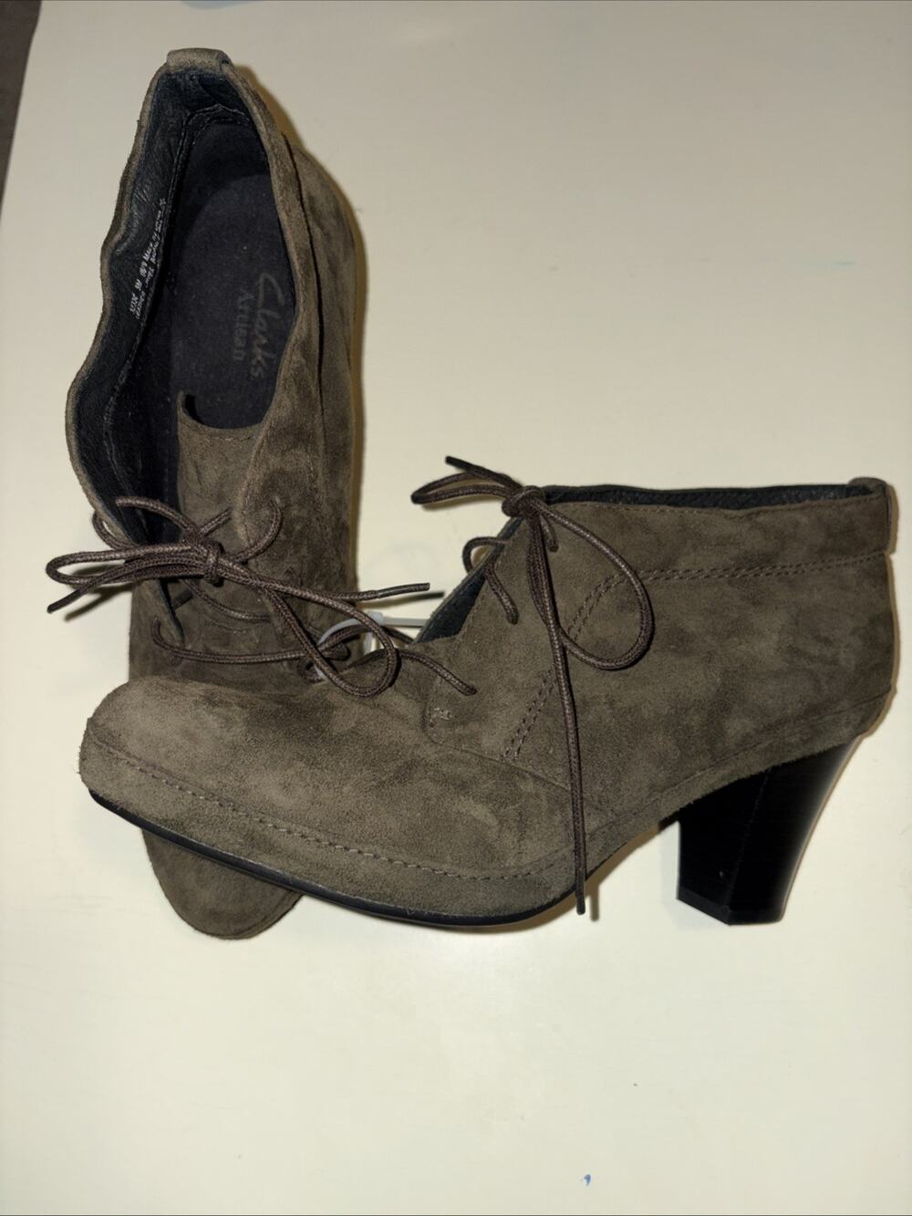 Clark’s Artisan 8M Olive Green Leather Ankle Boots NWOB, Active Air, Business